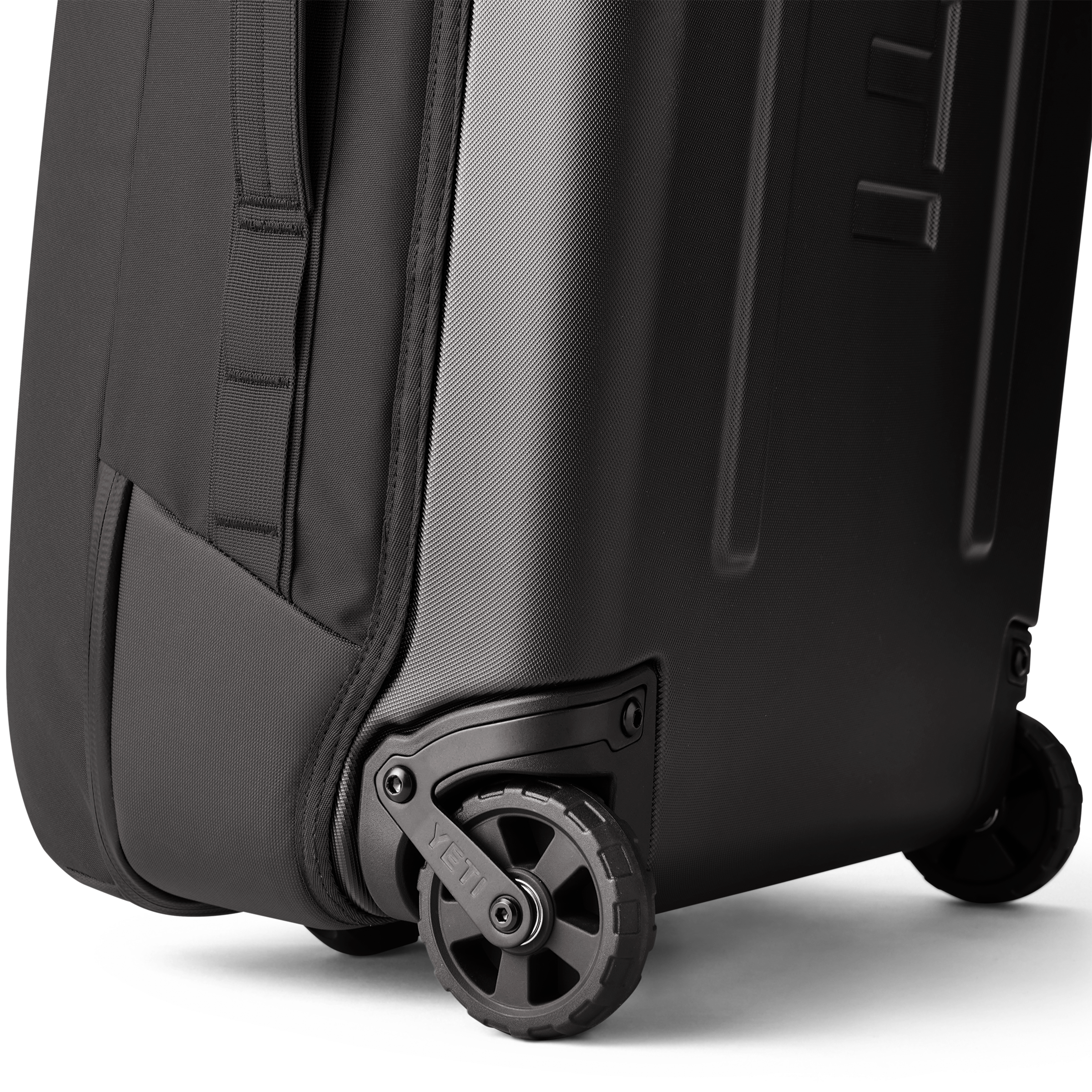 YETI Crossroads® 29" Luggage Black